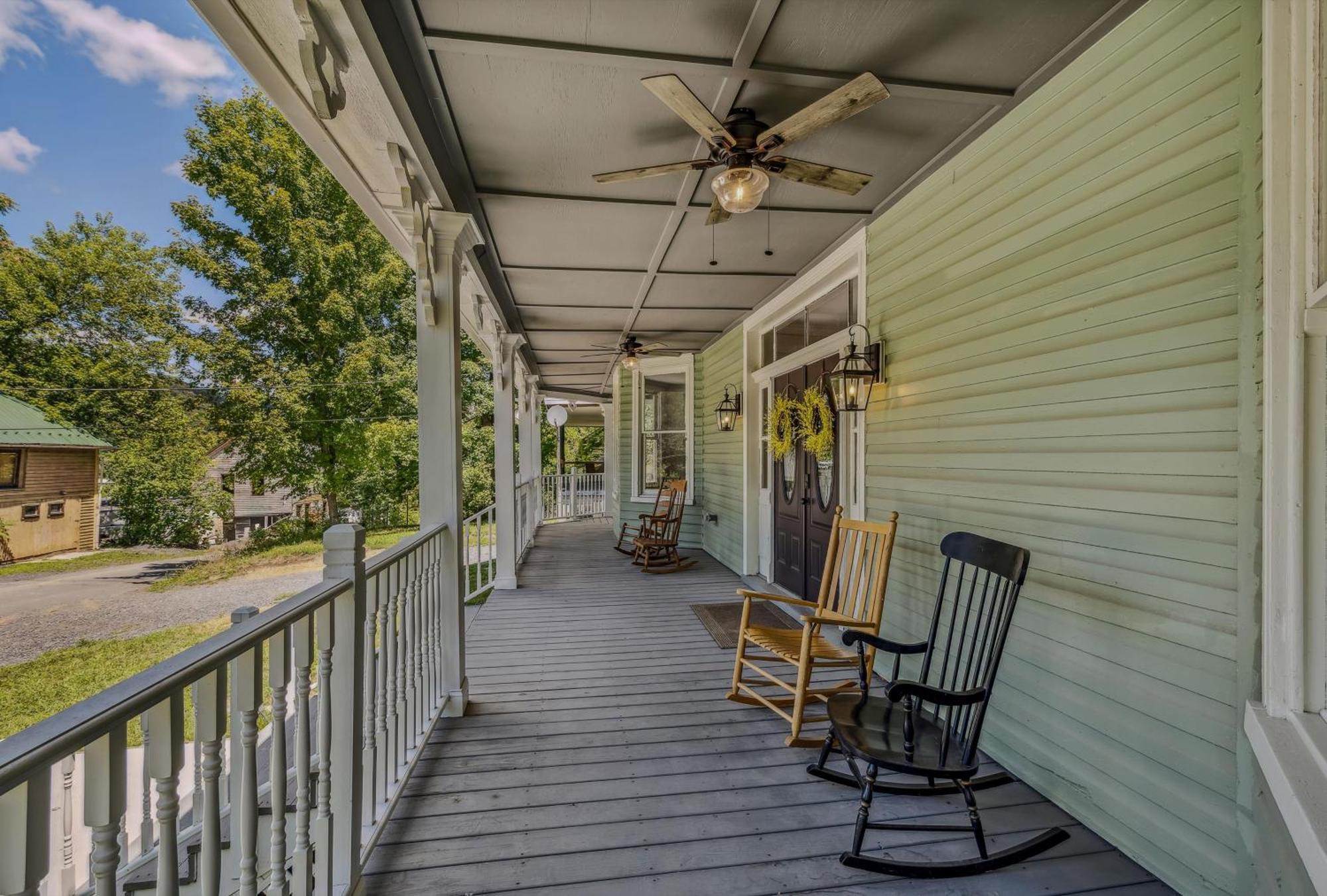 The Grand Castalian Inn Bed And Breakfast Berkeley Springs Exteriér fotografie